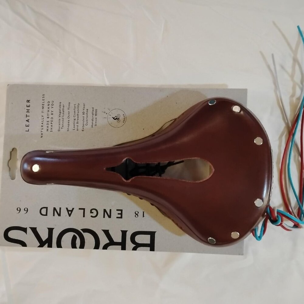 Brooks B17 Standard Carved Cutout Saddle, Antique brown